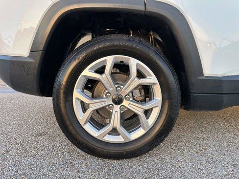 Certified 2025 Jeep Compass Latitude image 51