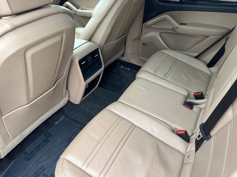 Used 2019 Porsche Cayenne AWD/4WD image 11
