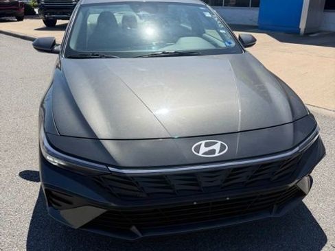 Used 2024 Hyundai Elantra SEL FWD image 3