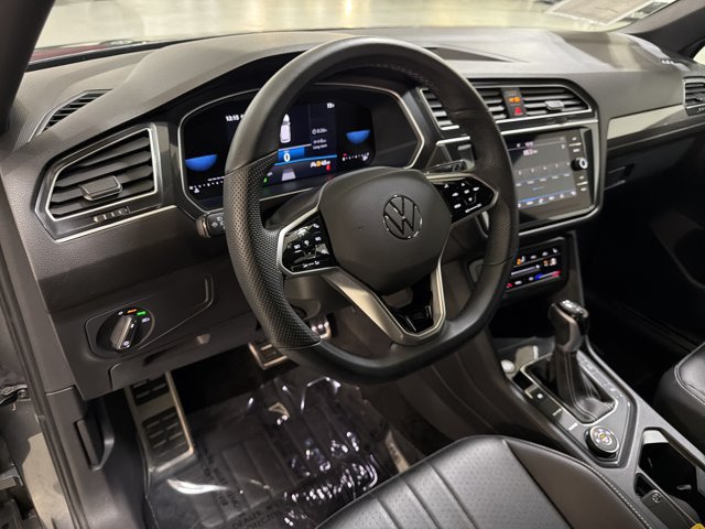 Certified 2024 Volkswagen Tiguan SE R-Line AWD/4WD image 15