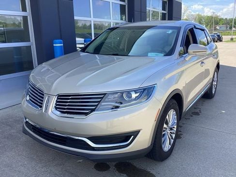 Used 2017 Lincoln MKX Select w/ Select Plus Package AWD/4WD image 2