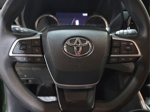 Used 2023 Toyota Highlander L FWD image 25
