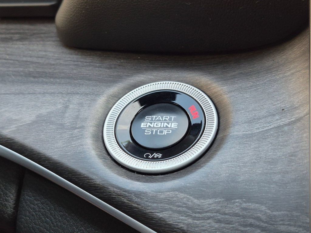 Used 2024 Jeep Grand Cherokee L Limited AWD/4WD image 19