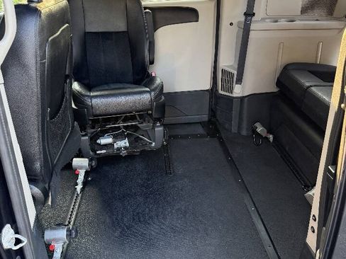 Used 2018 Dodge Grand Caravan SXT FWD image 21