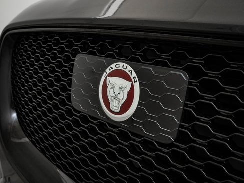 Used 2020 Jaguar F-PACE S image 3