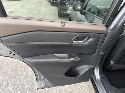 Used 2022 Nissan Rogue SV w/ SV Premium Package image 16