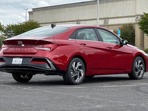New 2025 Hyundai Elantra SEL image 4