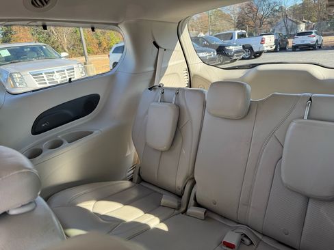 Used 2017 Chrysler Pacifica Touring-L Plus w/ Advanced Safetytec Group image 13