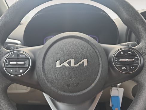Certified 2025 Kia Soul LX w/ LX Technology Package FWD image 11