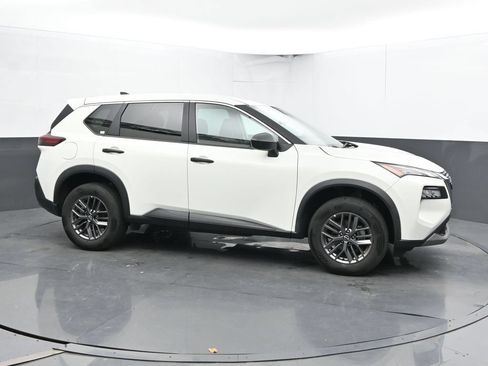 Used 2023 Nissan Rogue S AWD/4WD image 4