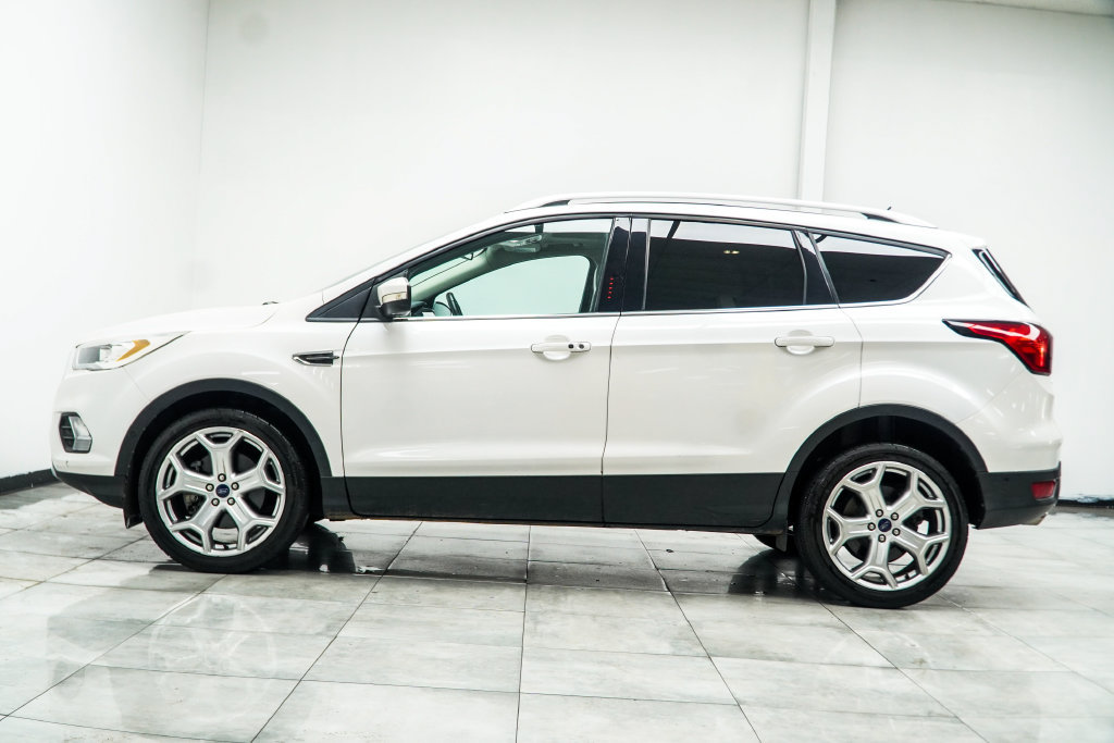 Used 2019 Ford Escape Titanium FWD image 11