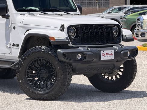 Used 2024 Jeep Gladiator Sport AWD/4WD image 2