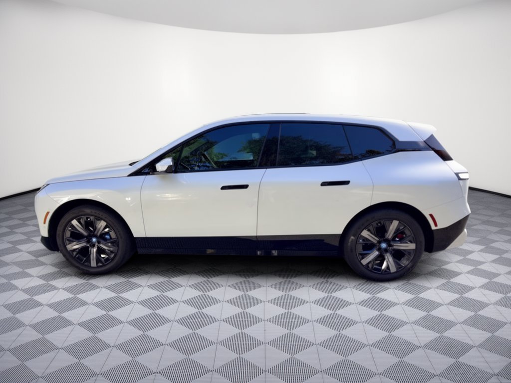 Used 2024 BMW iX xDrive50 w/ Premium Package AWD/4WD image 2