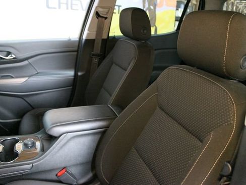 Used 2023 GMC Acadia SLE FWD image 21