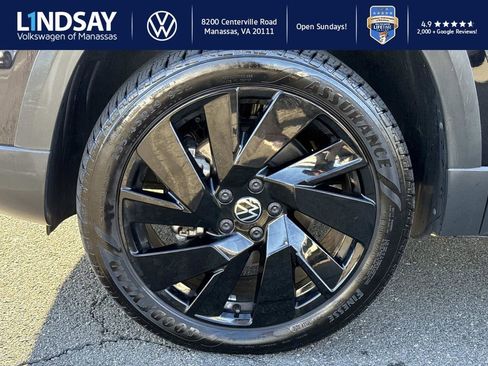 Used 2024 Volkswagen Taos SEL image 7