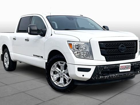 Used 2020 Nissan Titan SV w/ SV Convenience Package image 2