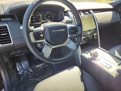 Certified 2025 Land Rover Discovery S image 12