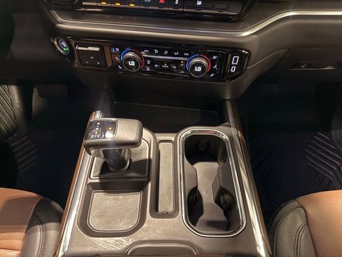 Used 2023 Chevrolet Silverado 1500 High Country w/ High Country Premium Package image 28