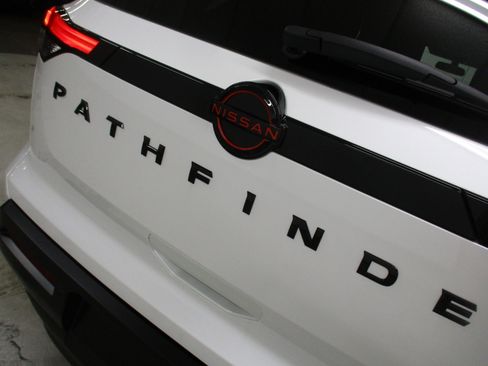 New 2026 Nissan Pathfinder Rock Creek AWD/4WD image 12