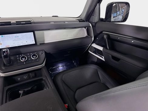 Used 2023 Land Rover Defender 110 SE image 26