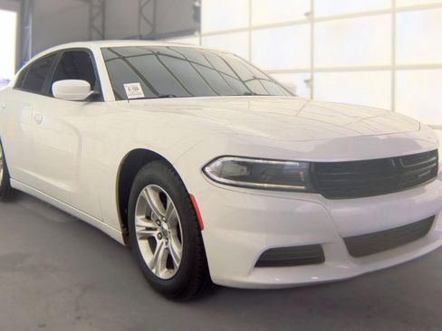 Used 2022 Dodge Charger SXT RWD image 4