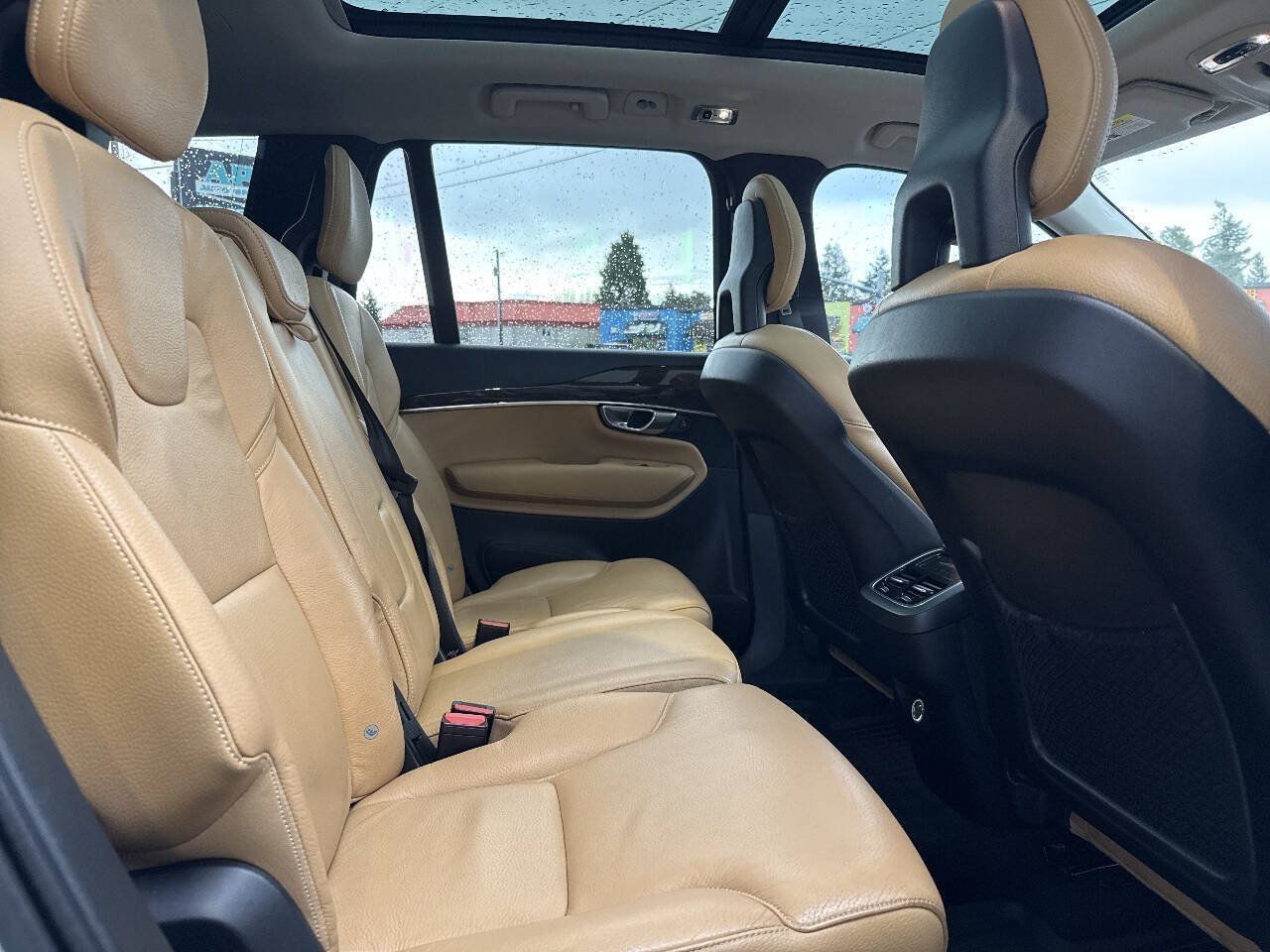 Used 2016 Volvo XC90 T6 Momentum w/ Momentum Plus Package AWD/4WD image 22