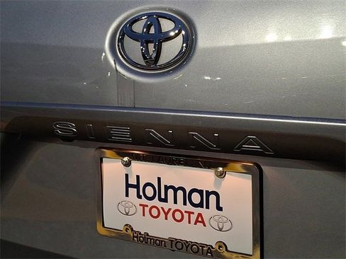 Used 2014 Toyota Sienna XLE image 27