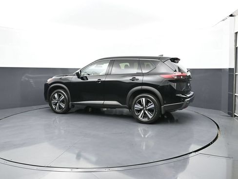 Used 2025 Nissan Rogue SL AWD/4WD image 3