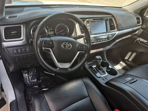 Used 2018 Toyota Highlander XLE AWD/4WD image 10