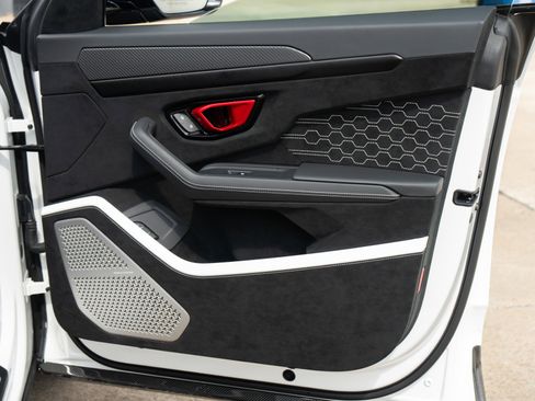 Used 2024 Lamborghini Urus Performante image 36