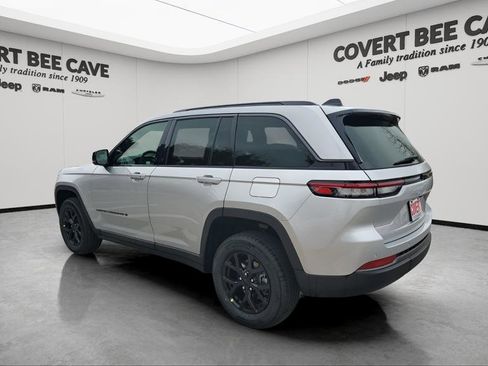 New 2026 Jeep Grand Cherokee Altitude image 7