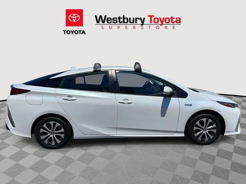 Used 2022 Toyota Prius Prime XLE FWD image 6