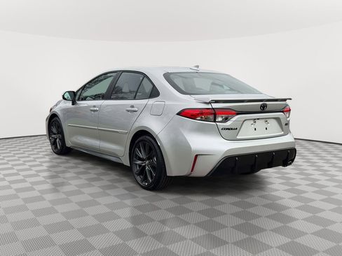 Used 2025 Toyota Corolla SE w/ SE Premium Package FWD image 5