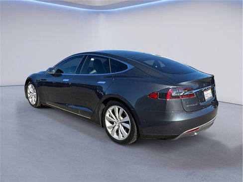 Used 2015 Tesla Model S 70D image 4