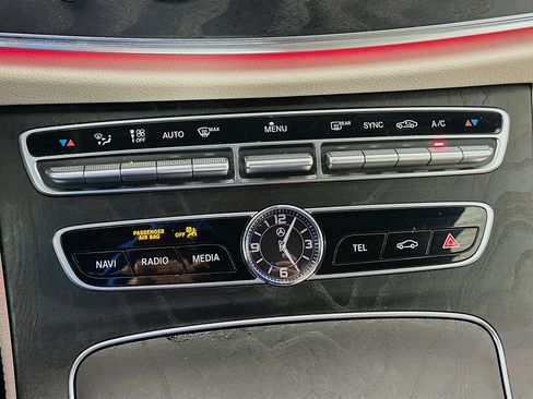 Used 2018 Mercedes-Benz E 300 image 23