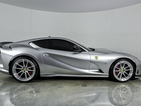 Used 2018 Ferrari 812 Superfast RWD image 10