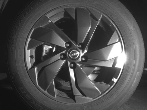 Used 2025 Nissan Rogue SV FWD image 12