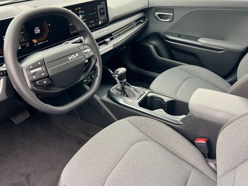 Used 2025 Kia K4 LXS image 10