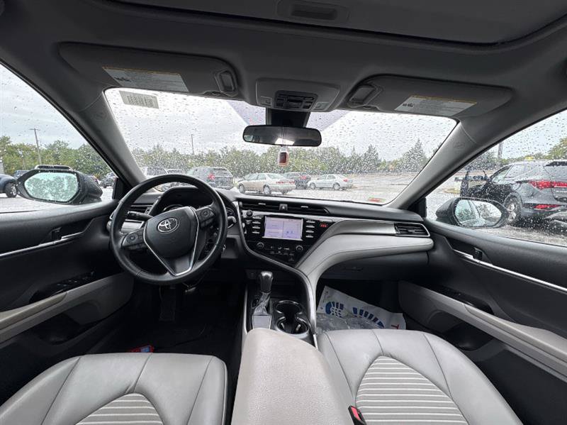 Used 2019 Toyota Camry SE w/ Carpet Mat Package FWD image 4