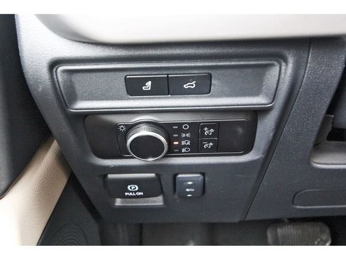 Certified 2024 Ford Expedition XLT RWD image 20