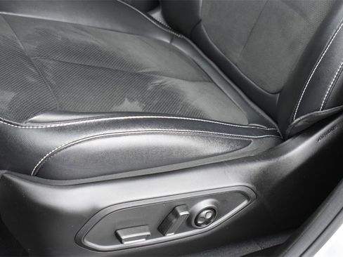 Used 2024 Jeep Grand Cherokee Altitude image 14