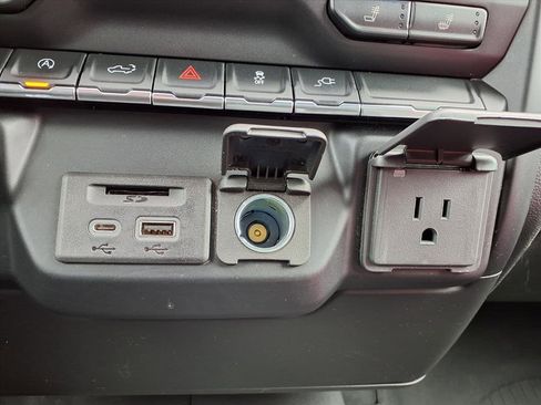 Used 2020 Chevrolet Silverado 1500 LT w/ All-Star Edition image 11