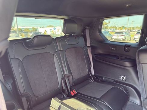 Used 2024 Jeep Grand Cherokee L Altitude image 11