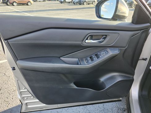 Used 2024 Nissan Rogue SL AWD/4WD image 21