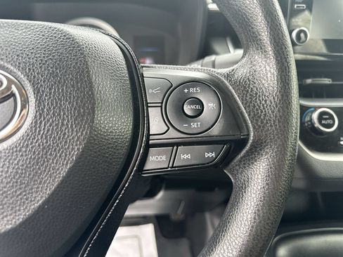 Used 2020 Toyota Corolla LE FWD image 18
