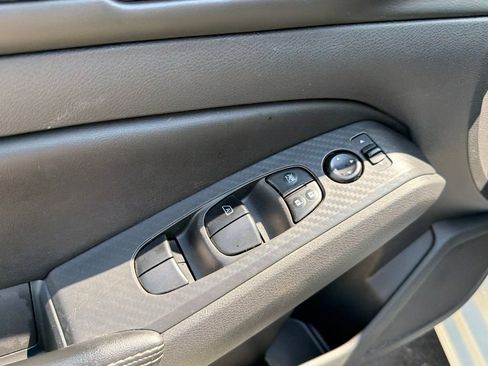 Used 2025 Nissan Altima 2.5 SV FWD image 11