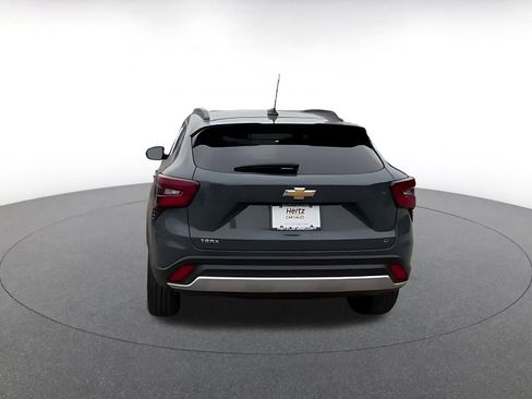 Used 2025 Chevrolet Trax LT w/ LT Convenience Package FWD image 12
