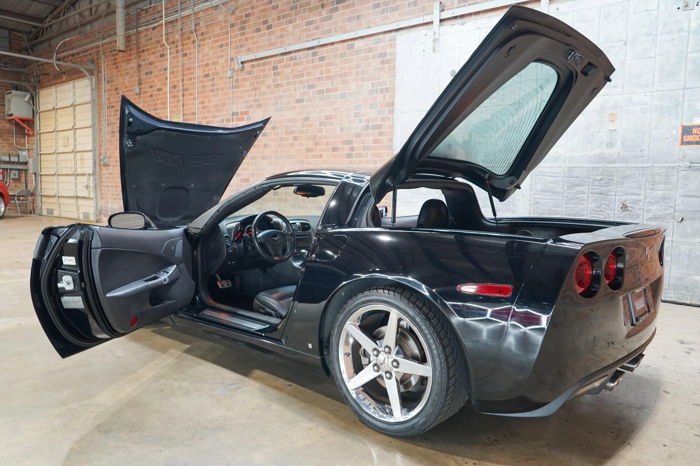 Used 2007 Chevrolet Corvette Coupe w/ Preferred Equipment Group RWD image 25