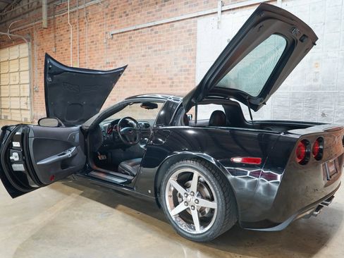 Used 2007 Chevrolet Corvette Coupe w/ Preferred Equipment Group RWD image 25