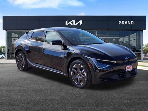 New 2025 Kia EV6 Light AWD/4WD image 2
